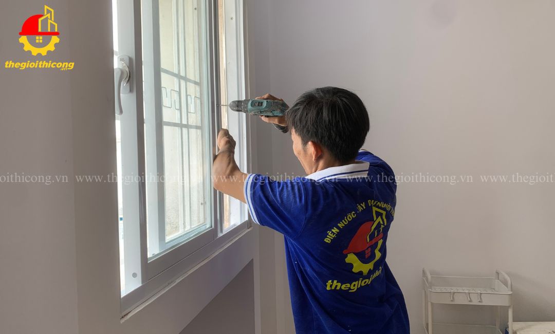 lắp cửa nhôm kính