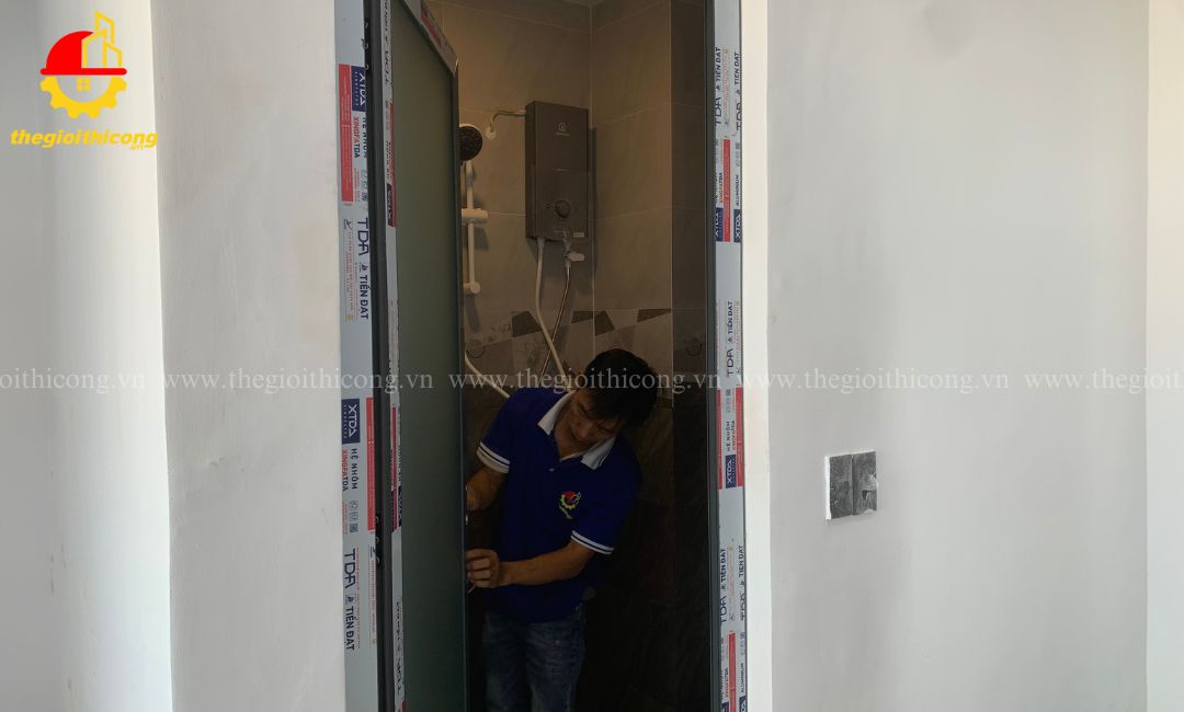 lắp cửa nhôm kính