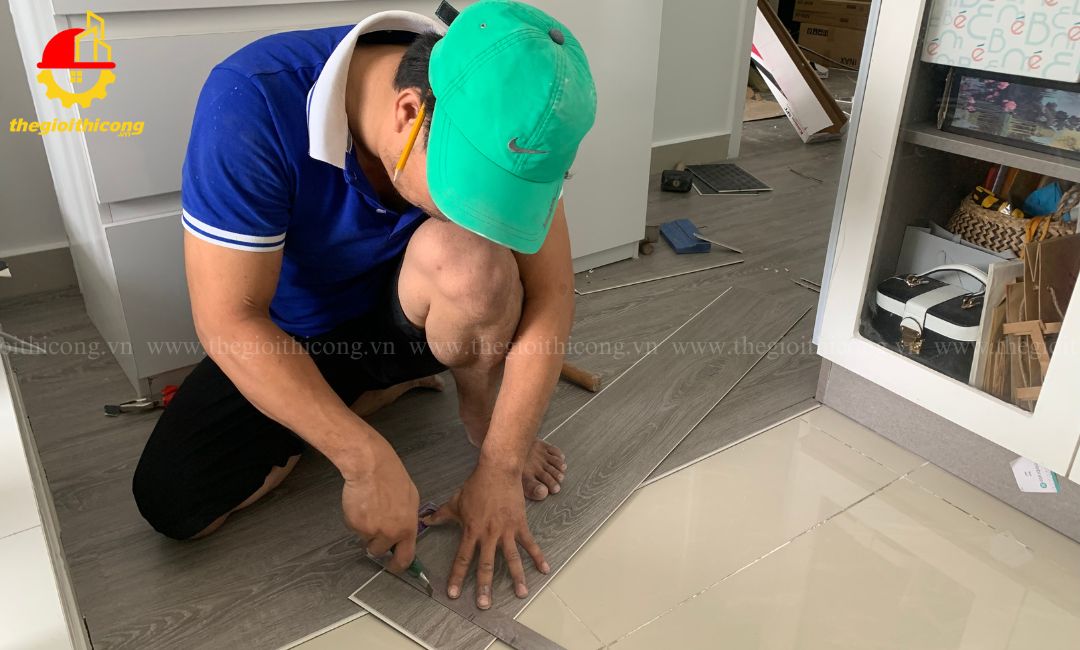 thi công sàn nhựa giả gỗ