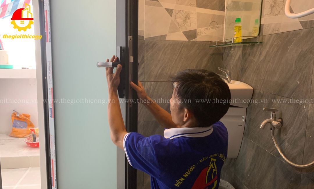 sửa cửa nhôm kính