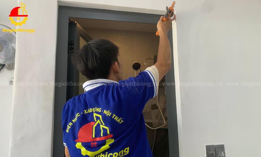 sửa cửa nhôm kính