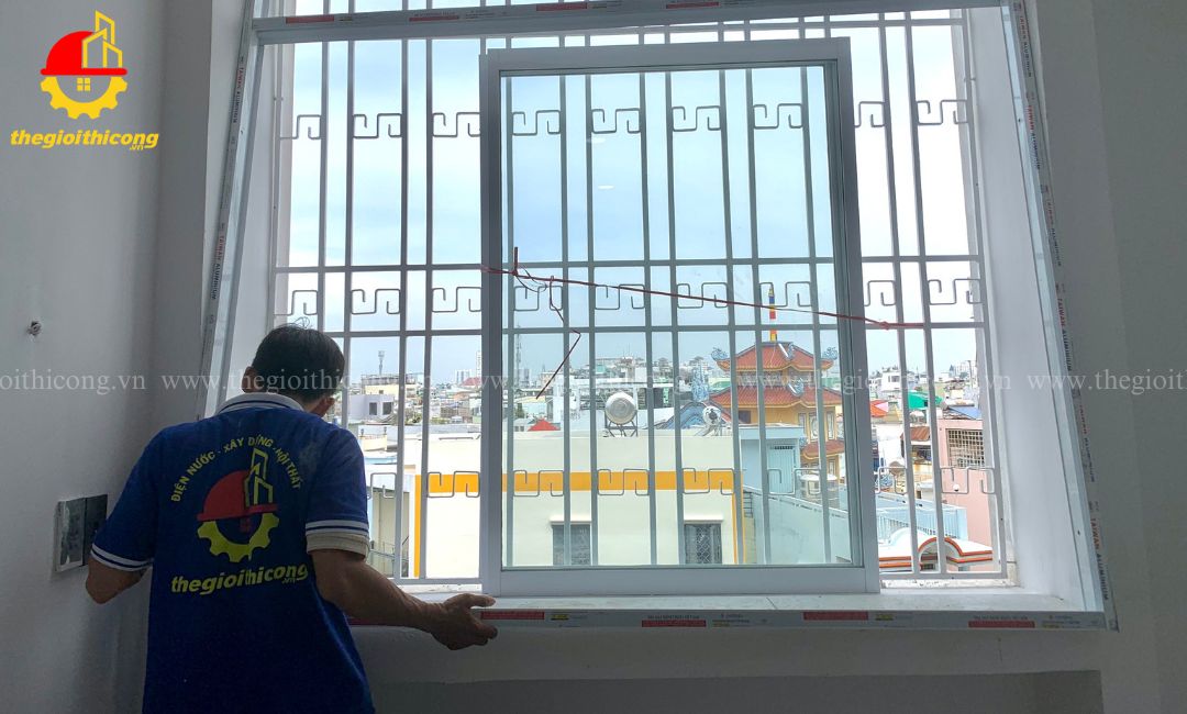 lắp cửa nhôm kính