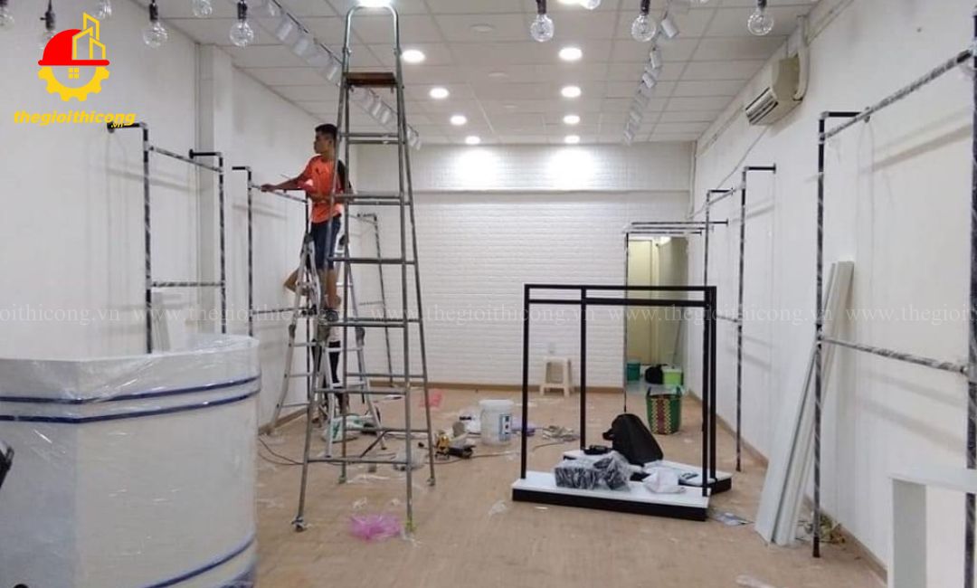 sửa chữa cửa hàng