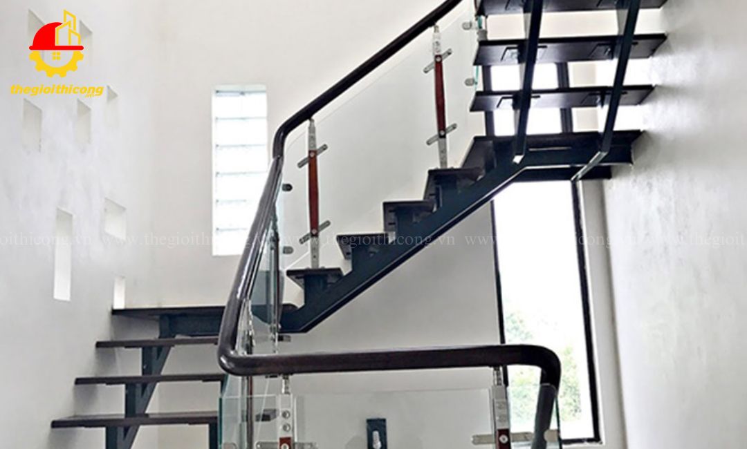 làm cầu thang sắt