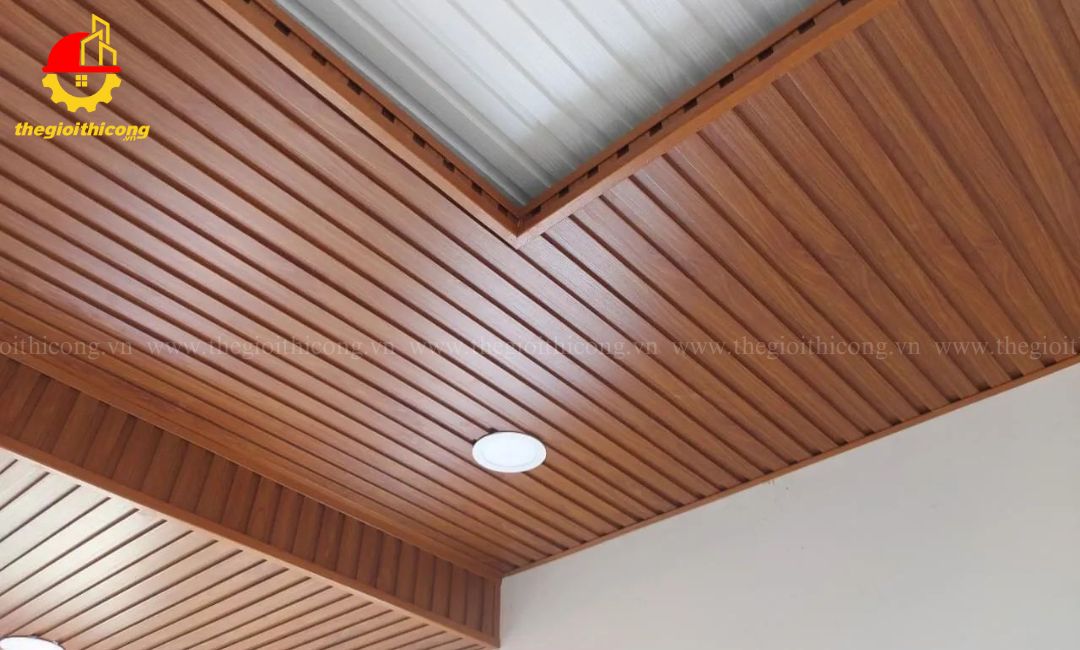thi công trần nhựa giả gỗ