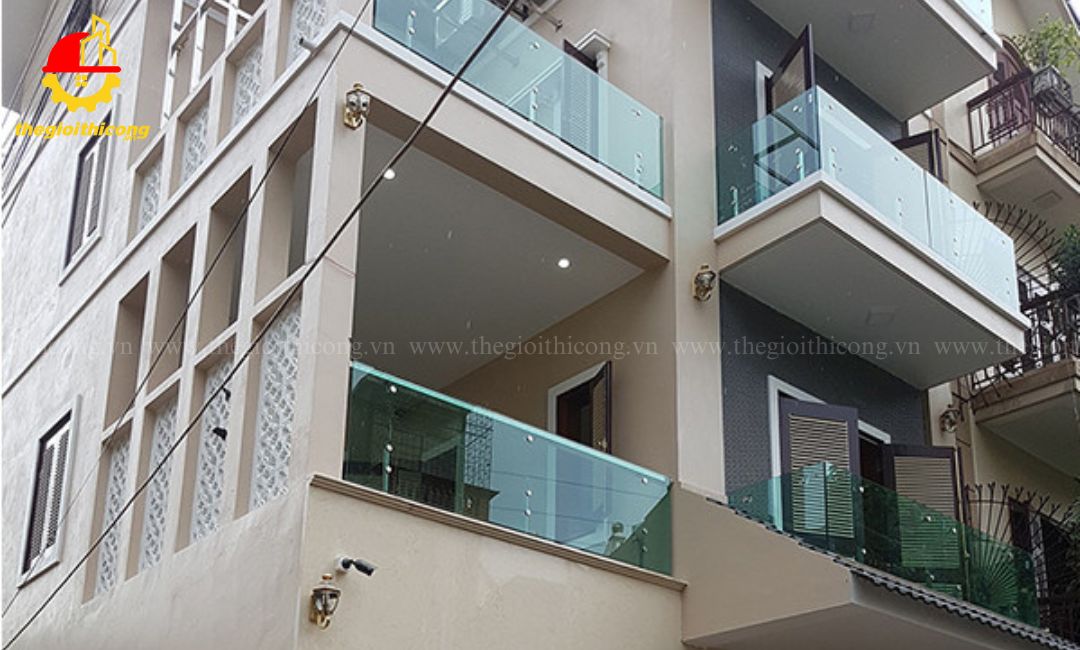 thi công lan can kính cường lực