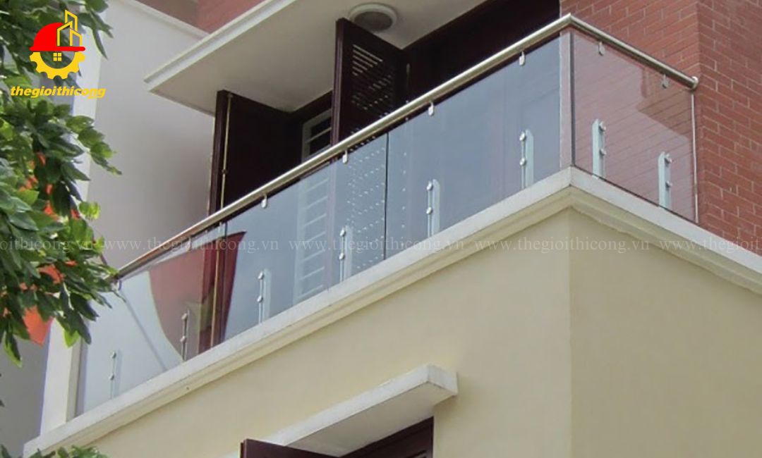 thi công lan can kính cường lực