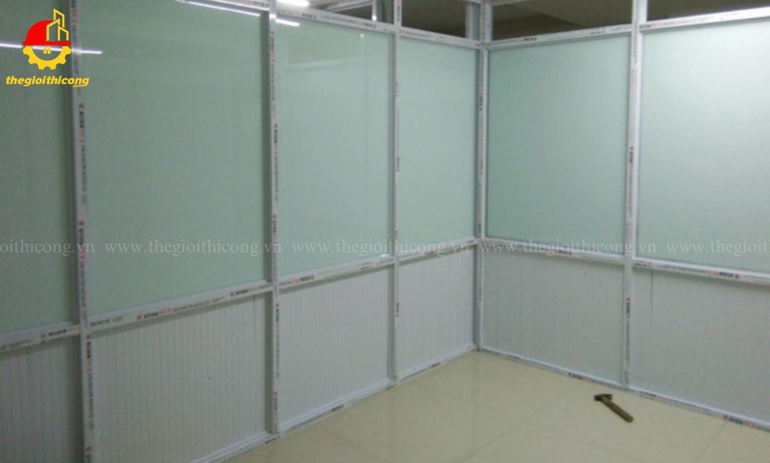 làm vách nhôm kính